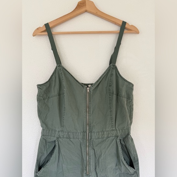 Universal Thread Utility Overalls - Picture 4 of 7